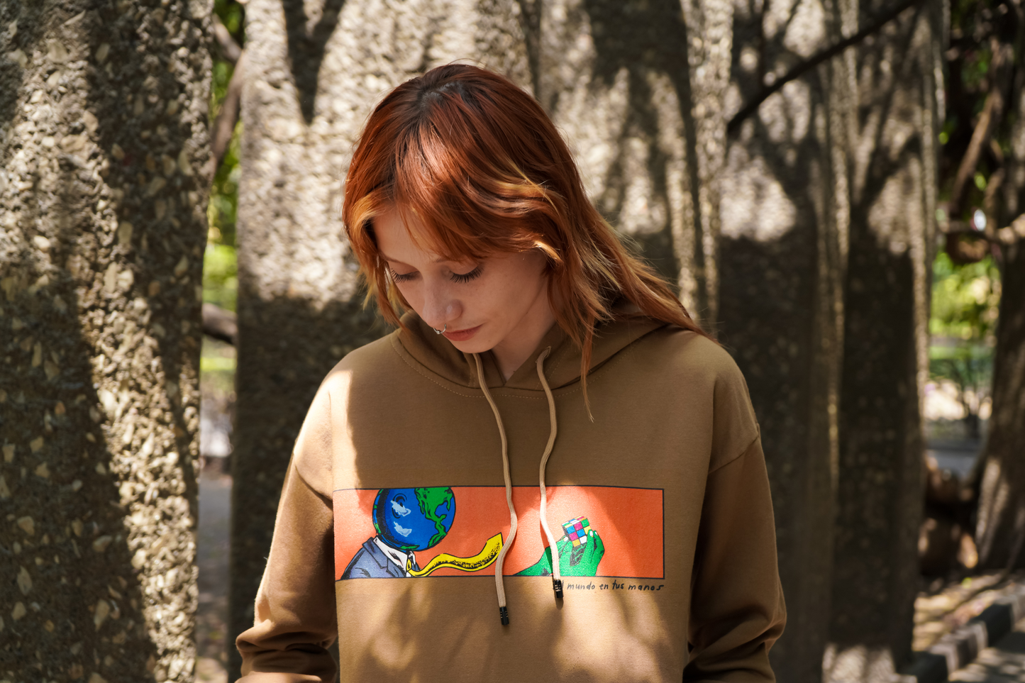 Sudadera "El Mundo En Tus Manos"